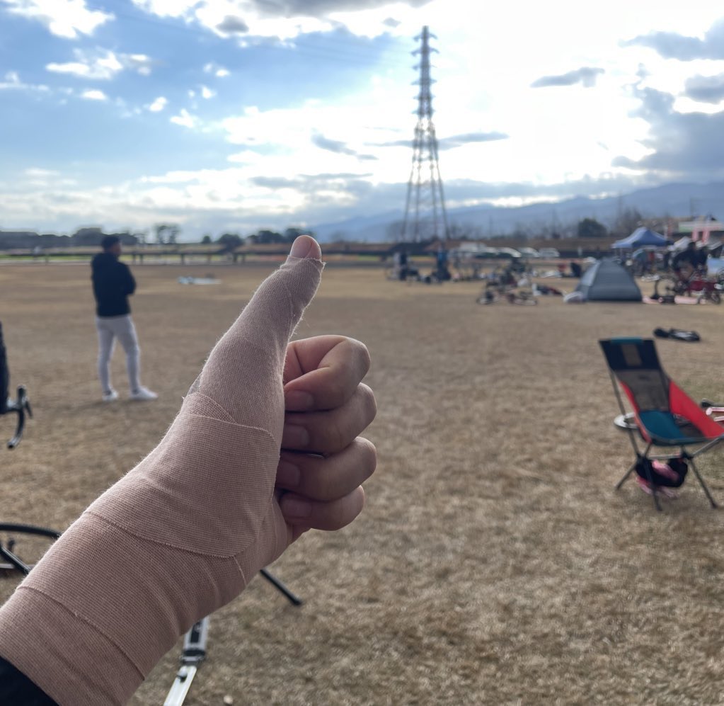 基本的に優しい世界だけど、まあJCXの大会だからね。レース直前の昼試走だったらしいし。全日本の出場権がかかるレースなのでローカルレースとは違うよね。試走はそのコース、レースに特化した練習、確認の場だからね。普段しないバニホの練習すると手首にヒビ入ることもあるらしいよ。