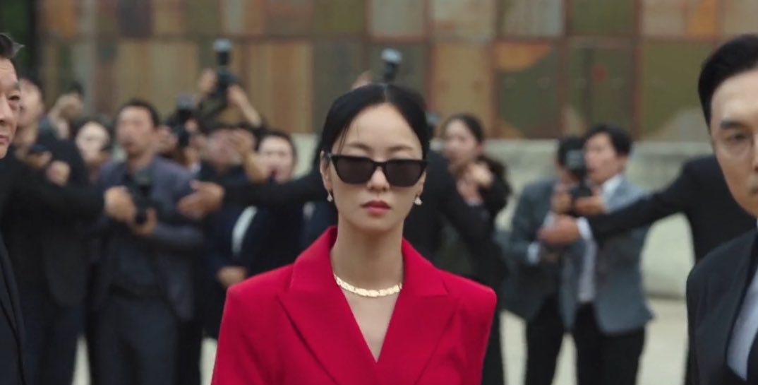 damibeen's tweet photo. showed up at her enemy’s funeral dressed in red, kim youngran the icon that YOU are! https://t.co/bGVch8V3kQ