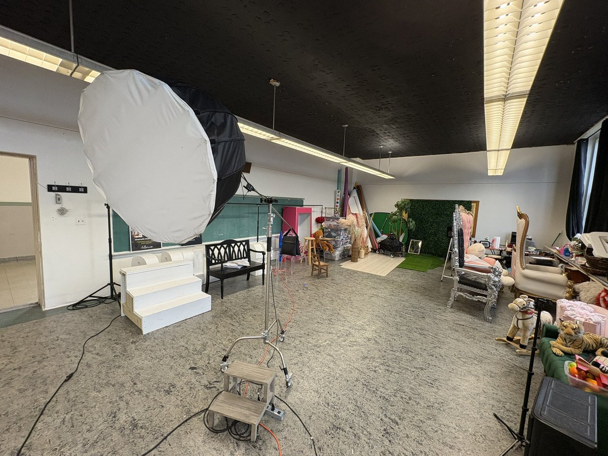 Gotta rearrange this whole studio to setup Christmas stuff. It’s that time of year 🎄