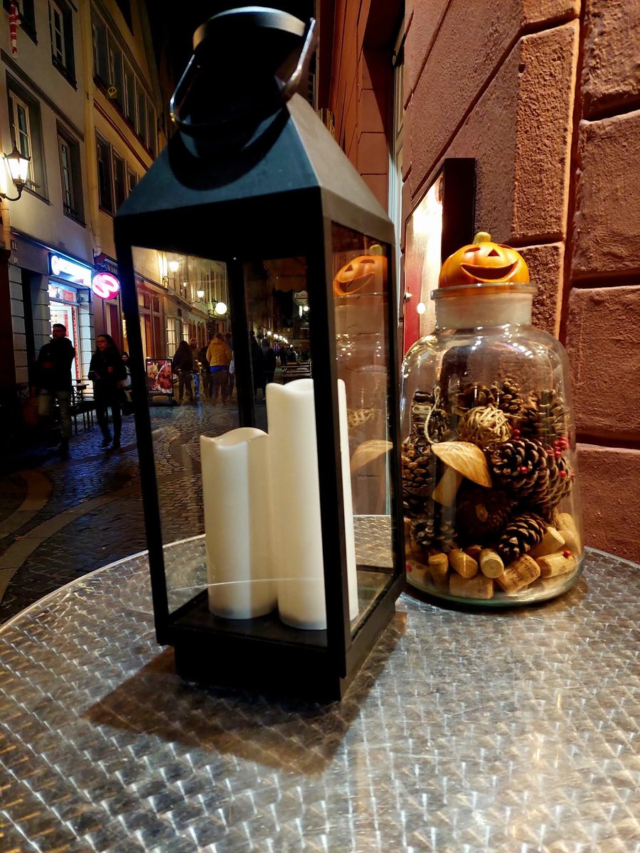 Hallo ihr lieben,seit gestern Abend sind meine Schmerzen mehr als erträglich. Deshalb war ich schon mit einer Freundin shoppen. 
Euch wünsche ich einen tollen Montag 🥰