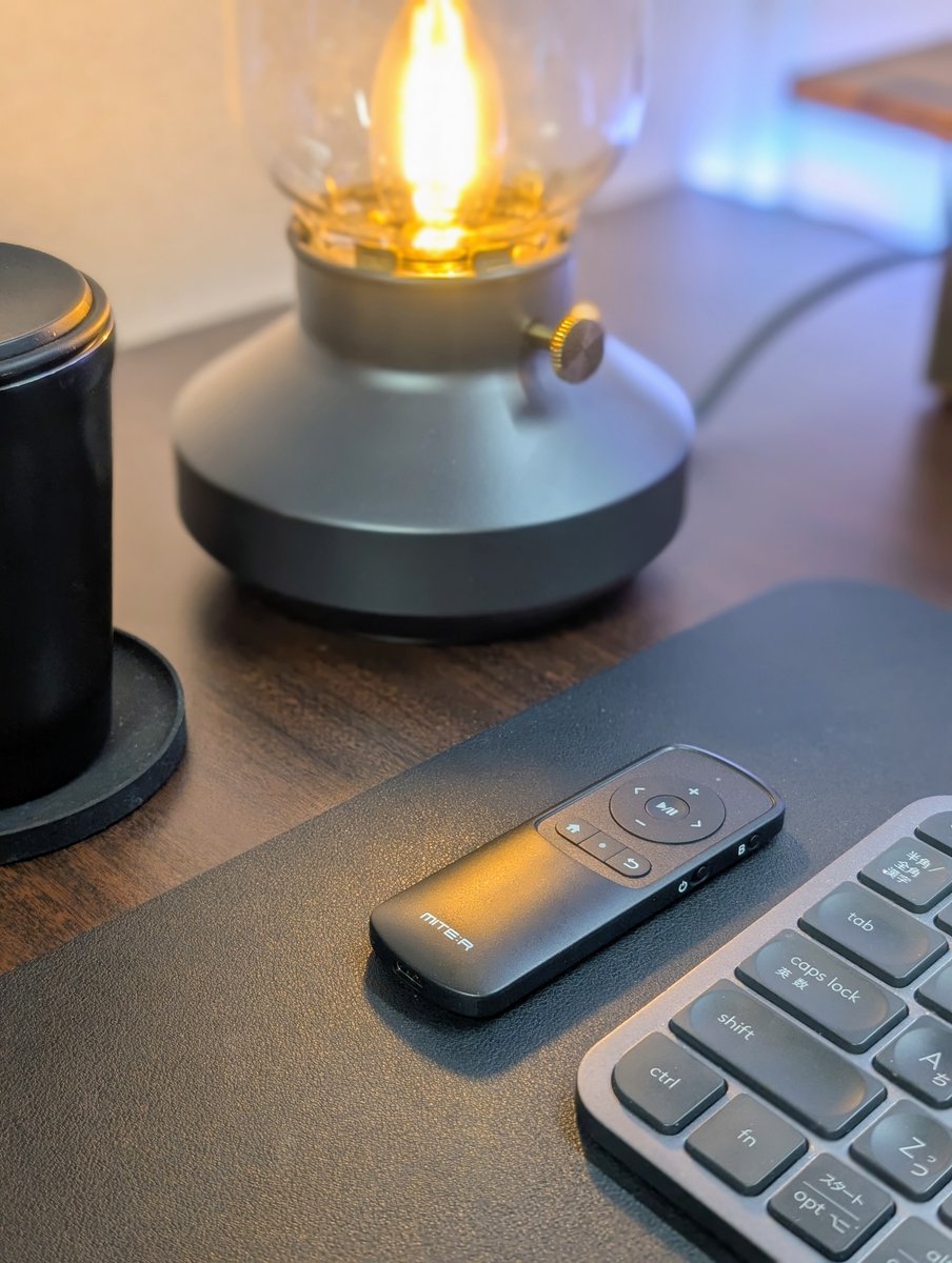 kakutougidotnet's tweet image. 『MITER Bluetooth リモコン』

3台同時ペアリング可能で、動画・音楽・電子書籍など様々なプラットフォームに対応！

椅子をリクライニングした状態で、身体を起こさずに快適に操作できるのが最高です。

詳細と商品リンクはツリーへ👇

ご提供：MITER JAPAN（@miter_Japan）様

#desksetup #PR