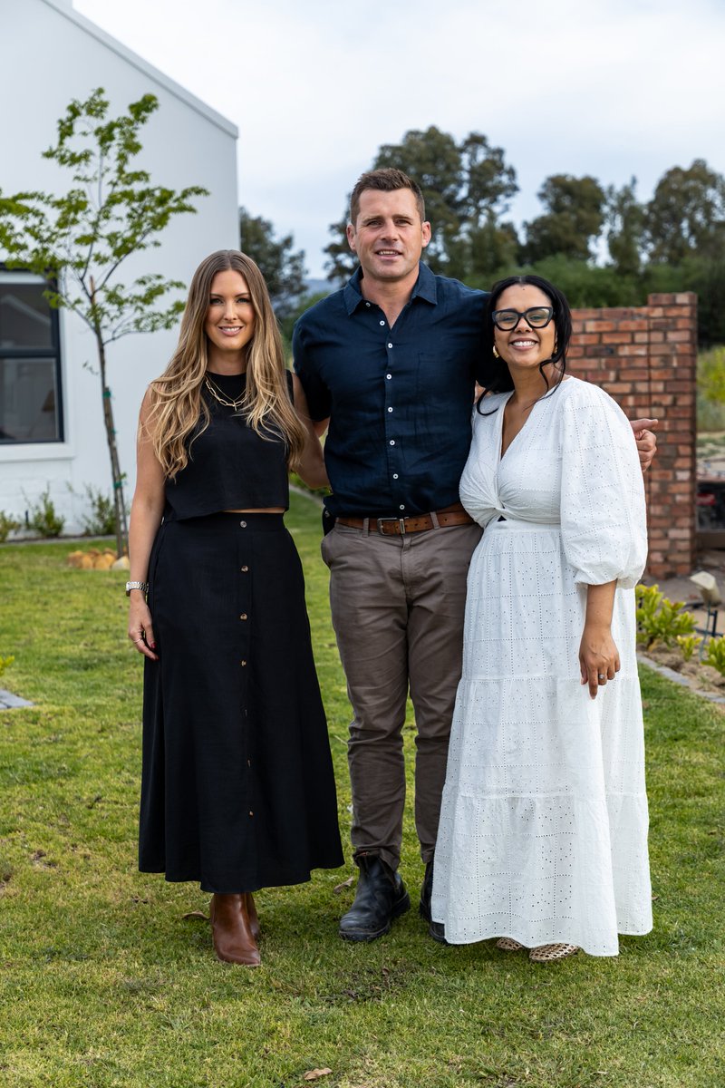 MyDesignRulesTV's tweet image. The judges are ready and they’re not holding back this week! 👀
Who do you think will get the “wow”… and who’s getting the “hmm”? 
Drop your predictions below! 👇
#MyDesignRules