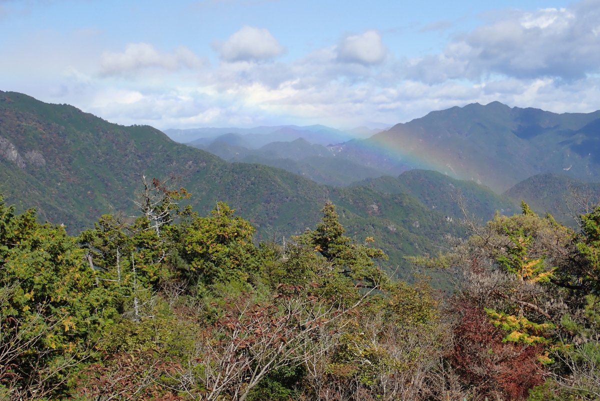 Eupithecia_moth's tweet image. 鳳来寺山登ったら虹が出た