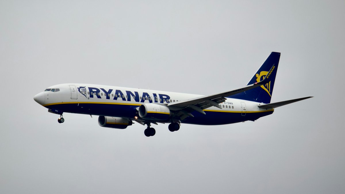 Flying Ryanair after 12 Nov?
They’re switching to 100% digital boarding passes.
📲 No more printed passes
✔️ Use the myRyanair app
⚠️ Starts 12 Nov (after mid-term)
Don’t get caught out — update your app before you fly.
#Ryanair #TravelUpdate #DigitalBoardingPass