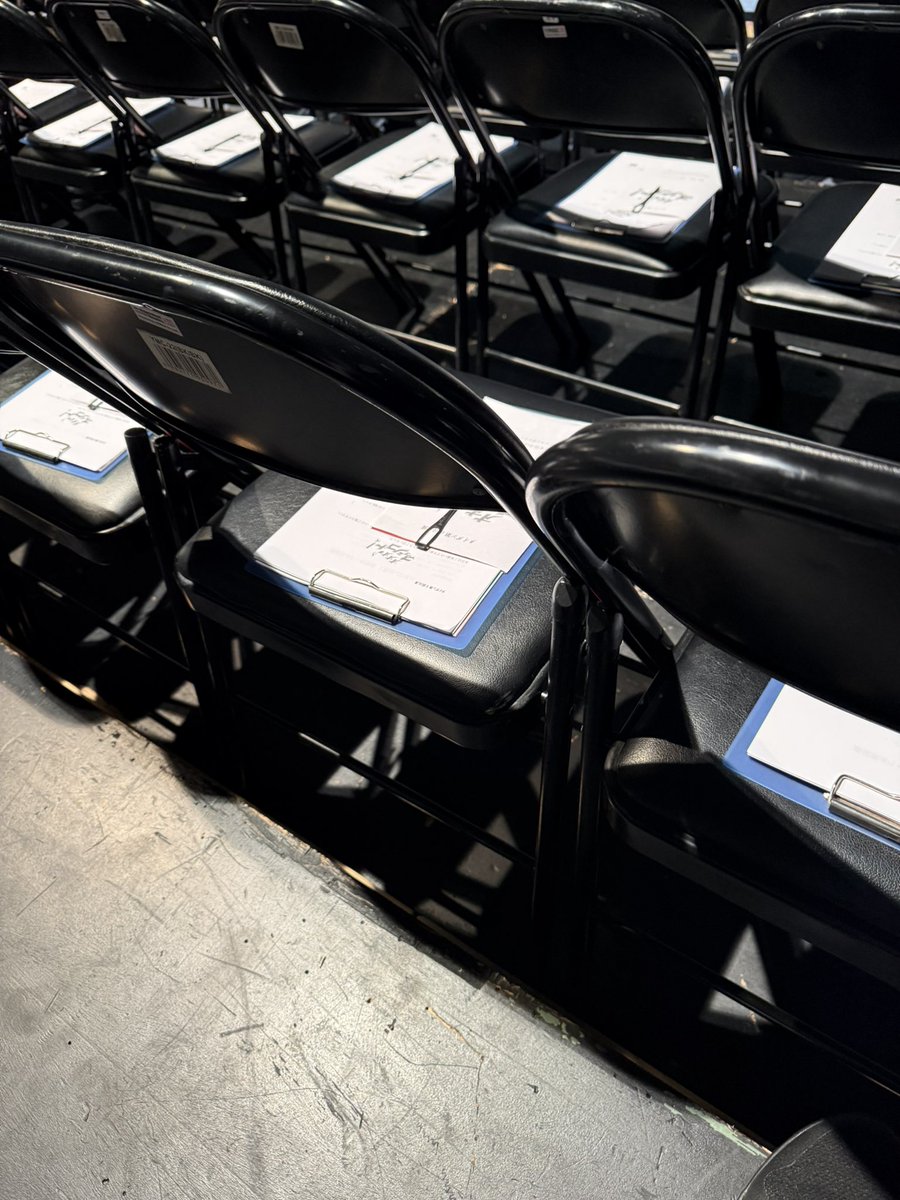 sakurasakura's tweet image. #タイダン
#タイダンオォシゴト
11/3、12:30回
生演奏、歌あり踊りありのテンプレそのままに大声もはいったのが嬉しい
とくに後ろ頭から声でる岡本セキユ、徐永行

全力で取り組んでたことの他者からの評価違いの編集室とどこか異国
まとまってきたところが少し寂し(あくまで好み)
虫達歌うまい