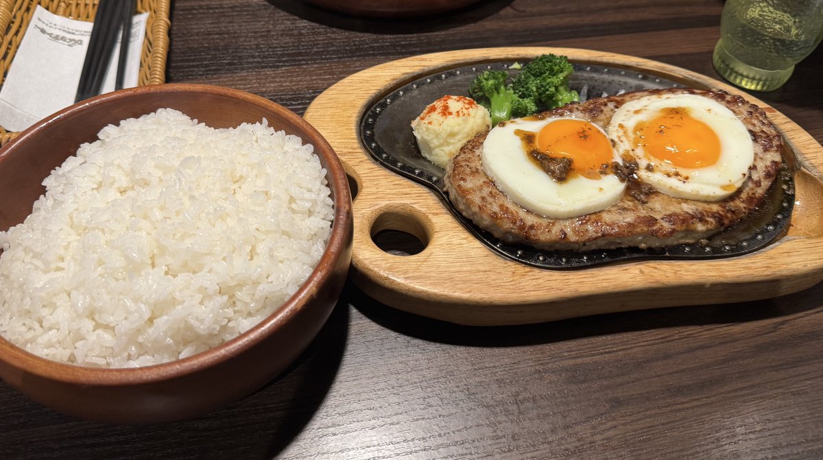 ビックリドンキーきたらガリバーやってたから
かるーい気持ちでガリバーライスとガリバーハンバーグ頼んだら

シャレにならん量出てきたw
割と普通に完食出来てしまった😇