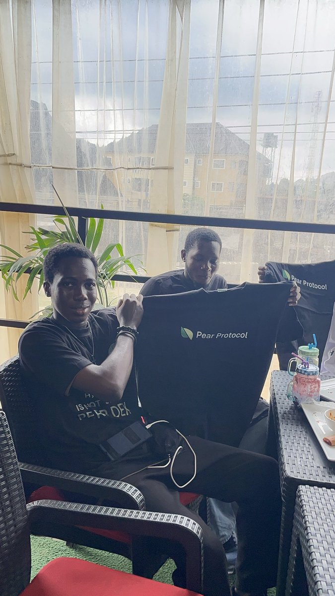 hyperliquidNGx's tweet image. We’re incredibly grateful to @pear_protocol for supporting the Hyperliquid Nigeria Port Harcourt Campus Meetup 🇳🇬

Pear Protocol is the DeFi-native pair-trading terminal that lets traders open one-click long/short pair trades now integrated with @HyperliquidX 🔥

Your support…