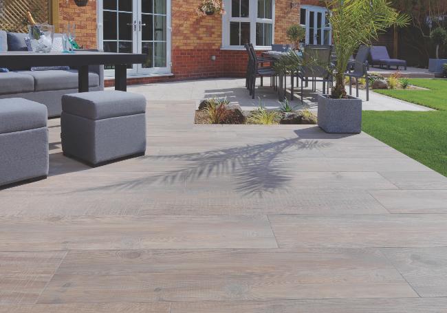 AWBSLTD's tweet image. The Crosswood Buff #porcelainpaving planks by #Pavestone are now only £18 each with FREE local delivery!
With a realistic textured surface &amp;amp; lovely wood colouring, the planks are 1200x300mm in size.
Won&apos;t fade, rot or scratch &amp;amp; stain.
Buy now
ow.ly/nKY050XgVyA
#awbs #paving