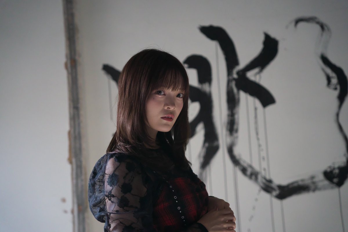 2025.11.02 てらずま撮影会　
廃墟スタジオにて
モデル：てらたぬ。
✻廃墟っぽく露出をアンダー目に撮影しています。
#てらたぬ
#ポートレート #portrait 
#カメラ好きな人と繋がりたい
#モデルポートレート