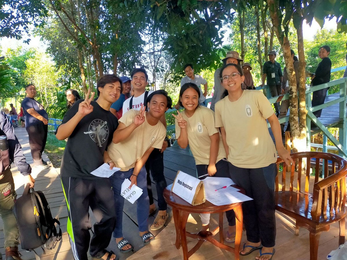 KMP Conservation Camps are empowering young environmental stewards!

Students explore nature, learn about biodiversity &amp; discover how to protect our forests sustainably. 

Here’s Muhammed’s class observing dragonflies—curiosity sparks change!
#ClimateAction #WildlifeConservation
