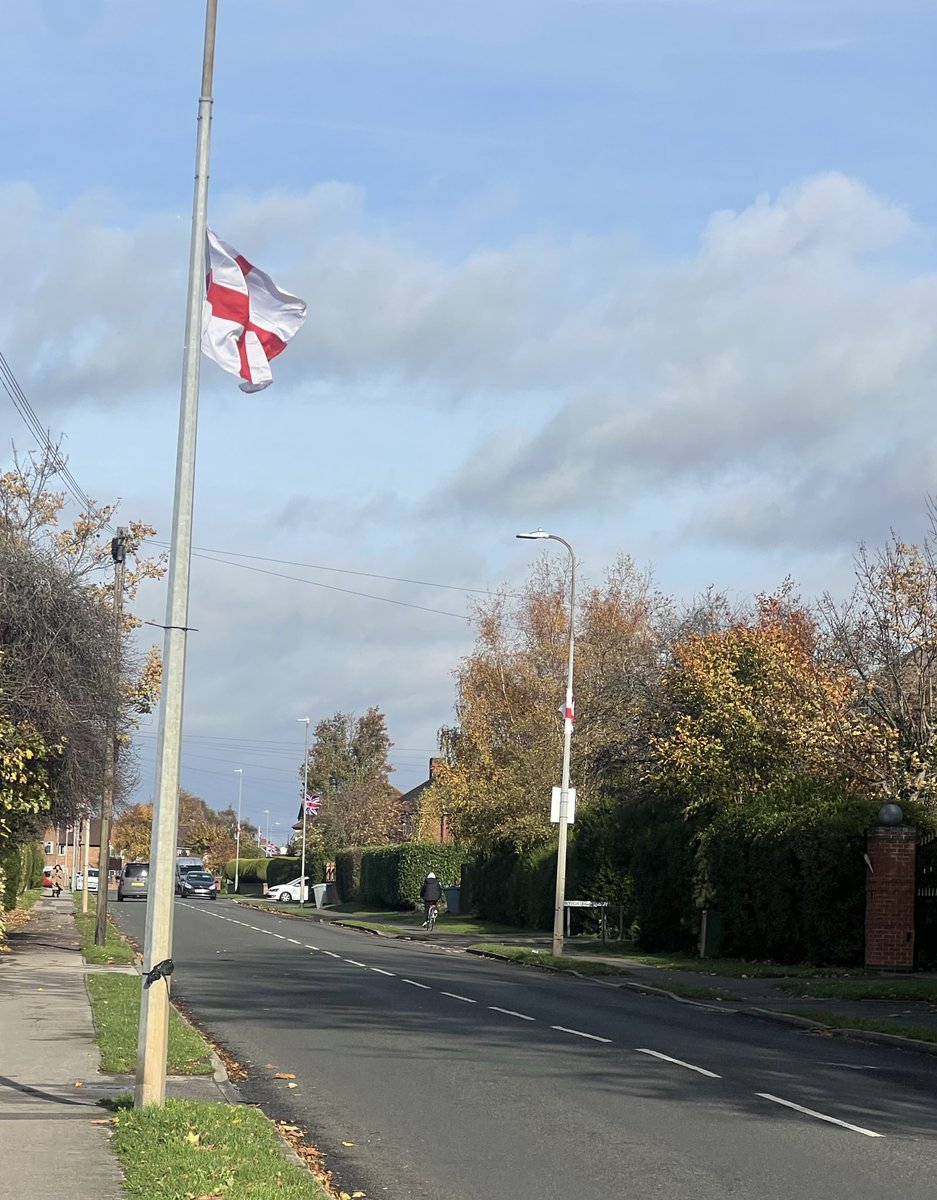 My English town is covered in flags 🇬🇧🏴󠁧󠁢󠁥󠁮󠁧󠁿

When I say covered 

I mean 

Every lamp post for miles 👏🏻