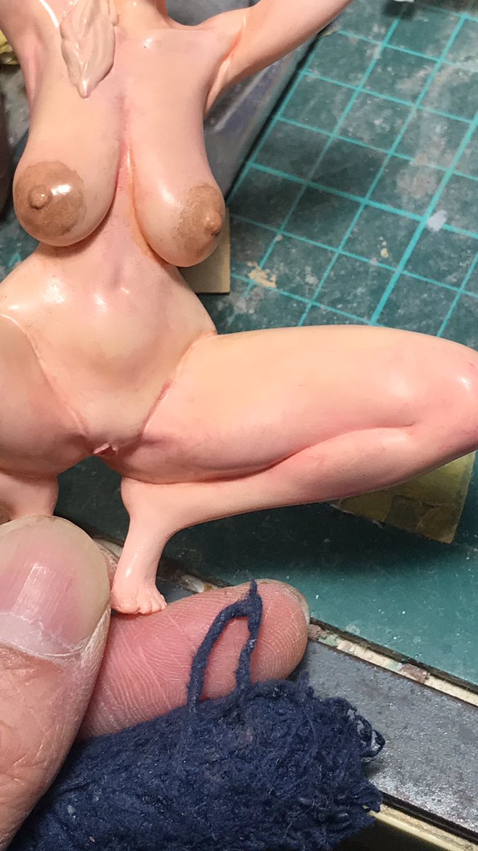 エナメルで汚し。
この上から肌色一層吹いて馴染ませよっと