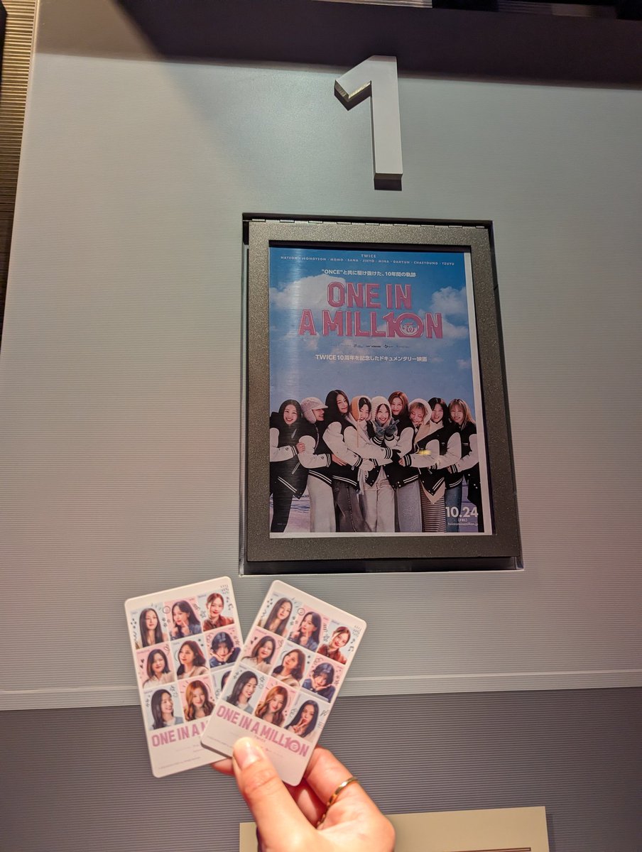 datzu614's tweet photo. 2回観たけど、やはりTWICEには「家族」という言葉が似合う！
観てるこっちが心温まるし、感動させてくれた😭
みんなが思うことはそれぞれあるけど、TWICEが幸せならなんでもいい(ت )
これからもずっとTWICEでいて欲しい🥺
TWICE、大好きだよ🫰🥰
#ONEINAMILL10N
#TWICE
#TWICE映画キャンペーン https://t.co/sZcgSOoNRm