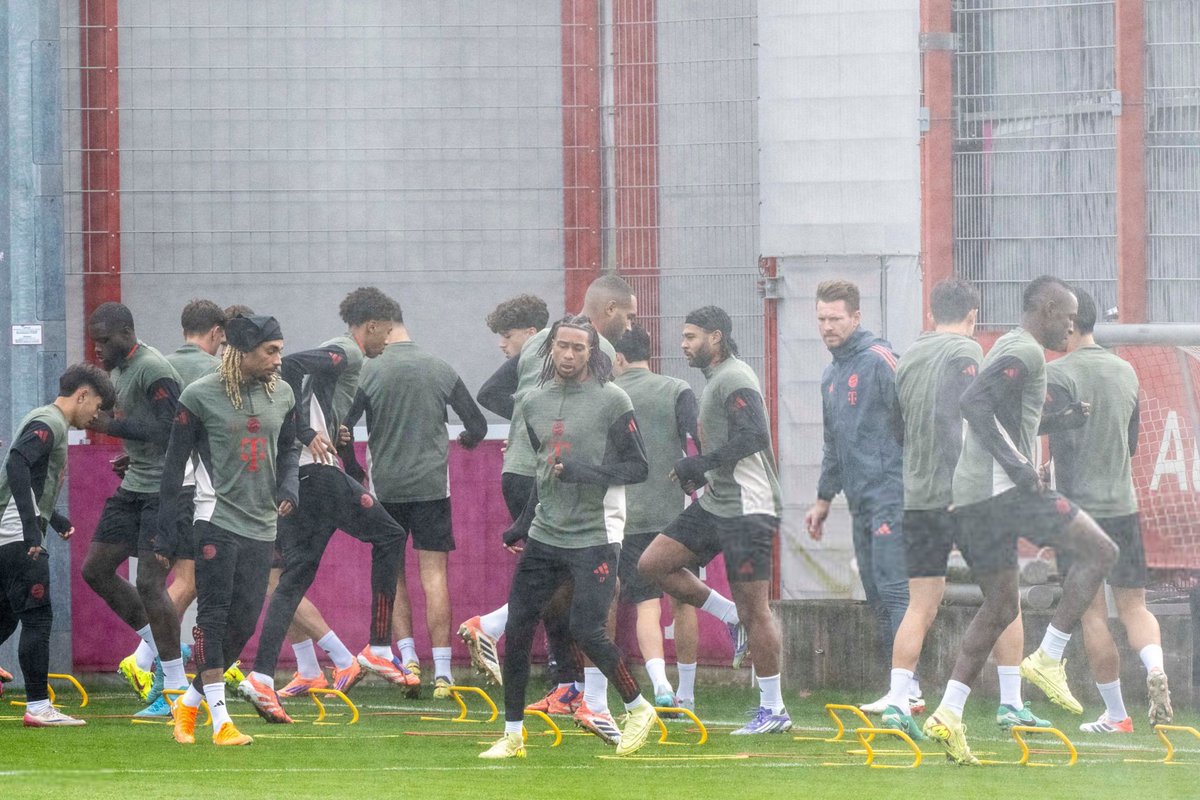 fcbayern_2's tweet photo. من تدريبات الفريق ⚪🔴

#FCBayern #UCL #FCBBRU ⚪🔴 https://t.co/VVJu5BCZTA