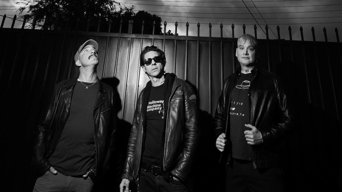 Alkaline Trio, Travis Barker Prodüktörlüğünde Üçüncü ve Son Teklisi "Surprise Surprise"ı Müzik Videosuyla Yayınladı!

kritikzine.com/post/alkaline-…