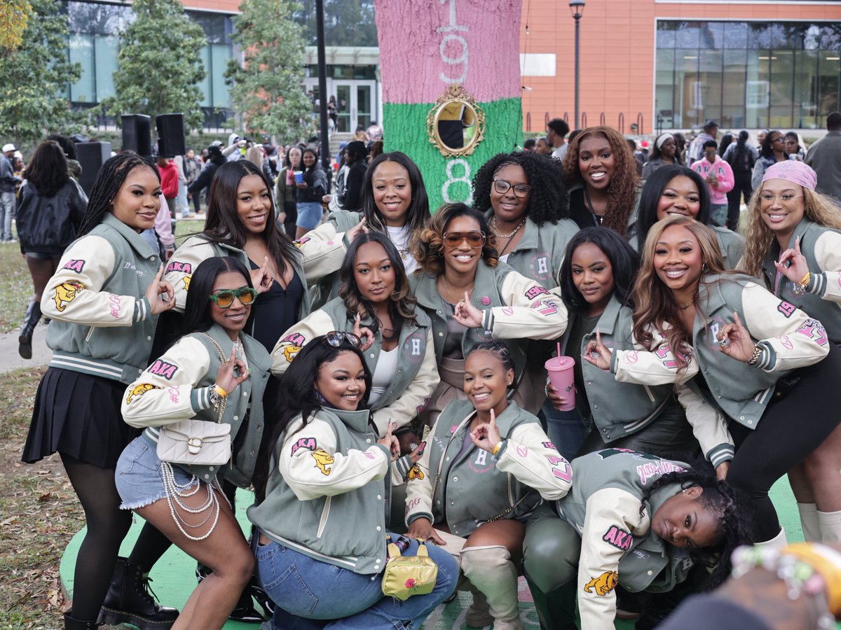 ohmayaaa_'s tweet image. Happy Homecoming #HOMECOMING #bsu