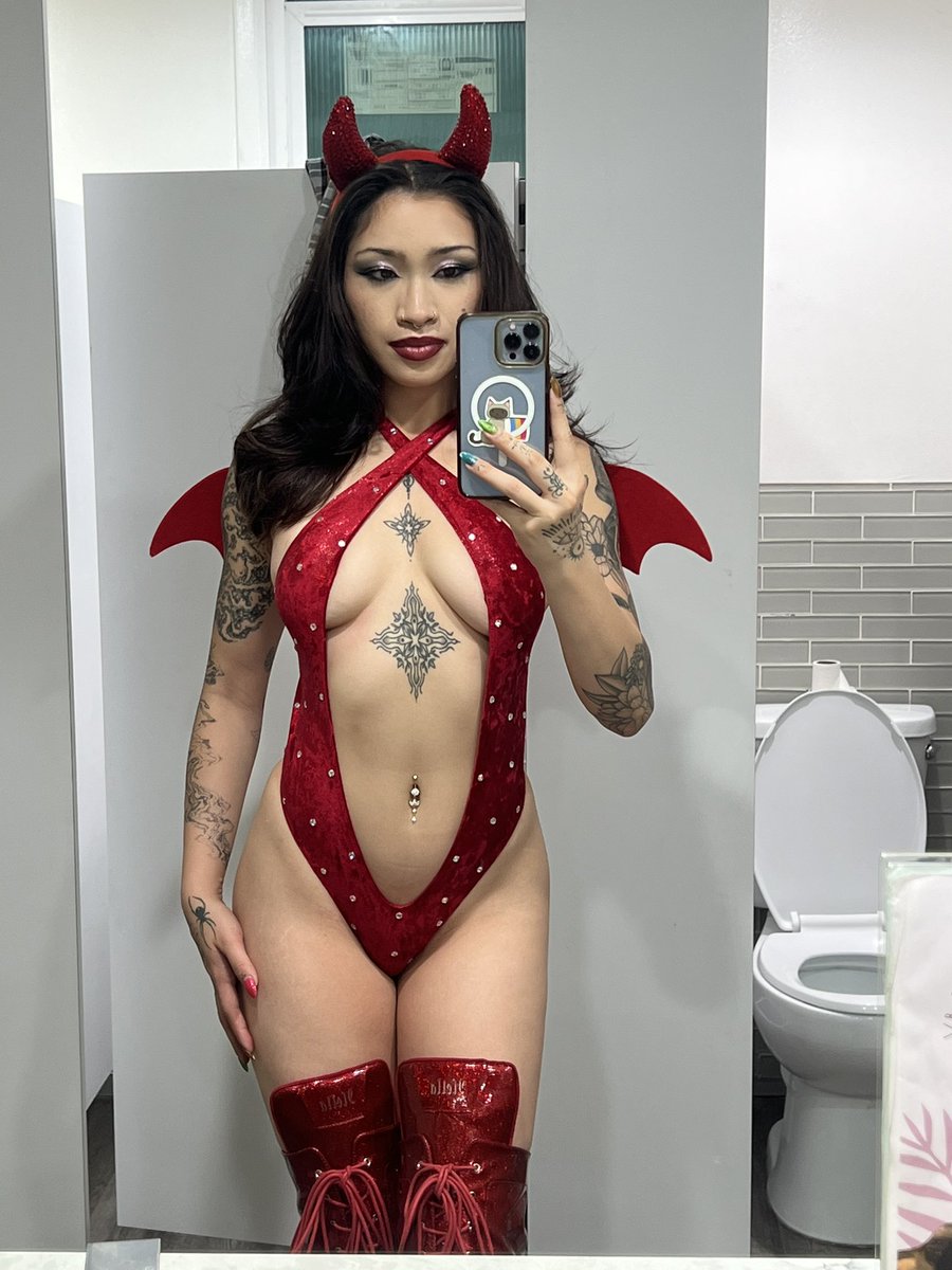 last minute costume but i still looked hot
