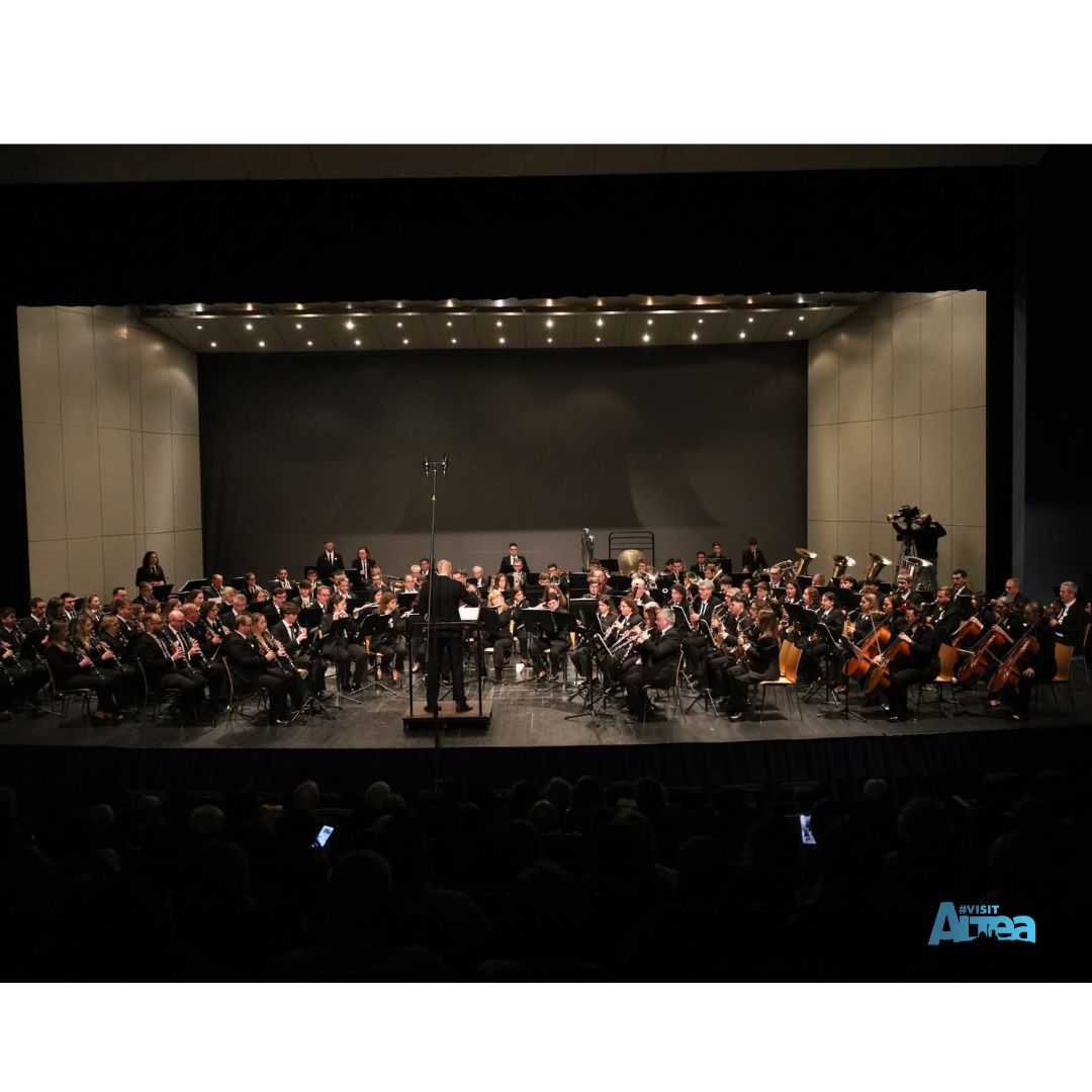 (VAL) "La Societat Filharmònica Alteanense, des de 1889, referent cultural de la nostra ciutat.

(CAS) "La Sociedad Filarmónica Alteanense, desde 1889, referente cultural de nuestra ciudad.