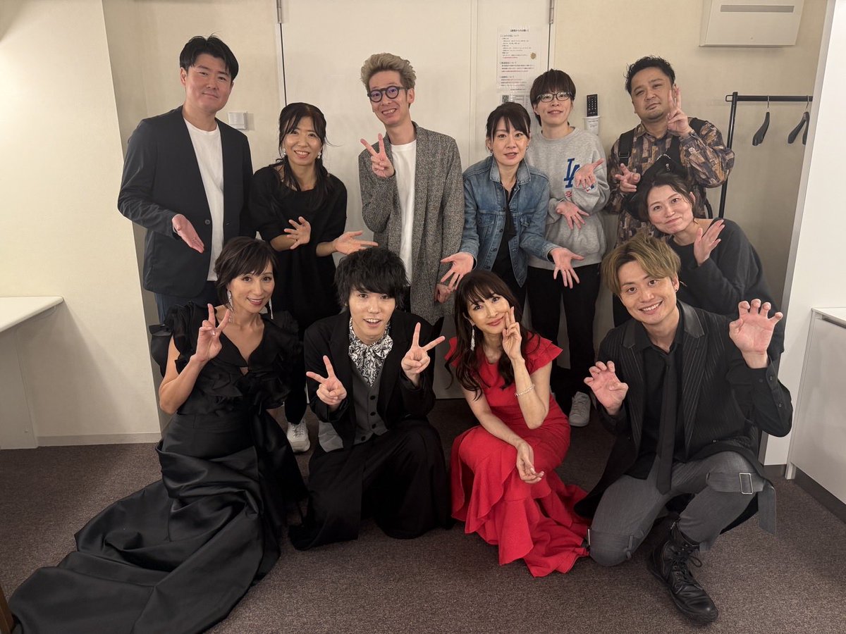 菅野祐悟お師匠様ライブ終了！
いる人だけで撮った一枚！

めっちゃめちゃ本番楽しかった！

来てくださった皆様方ありがとうございます！