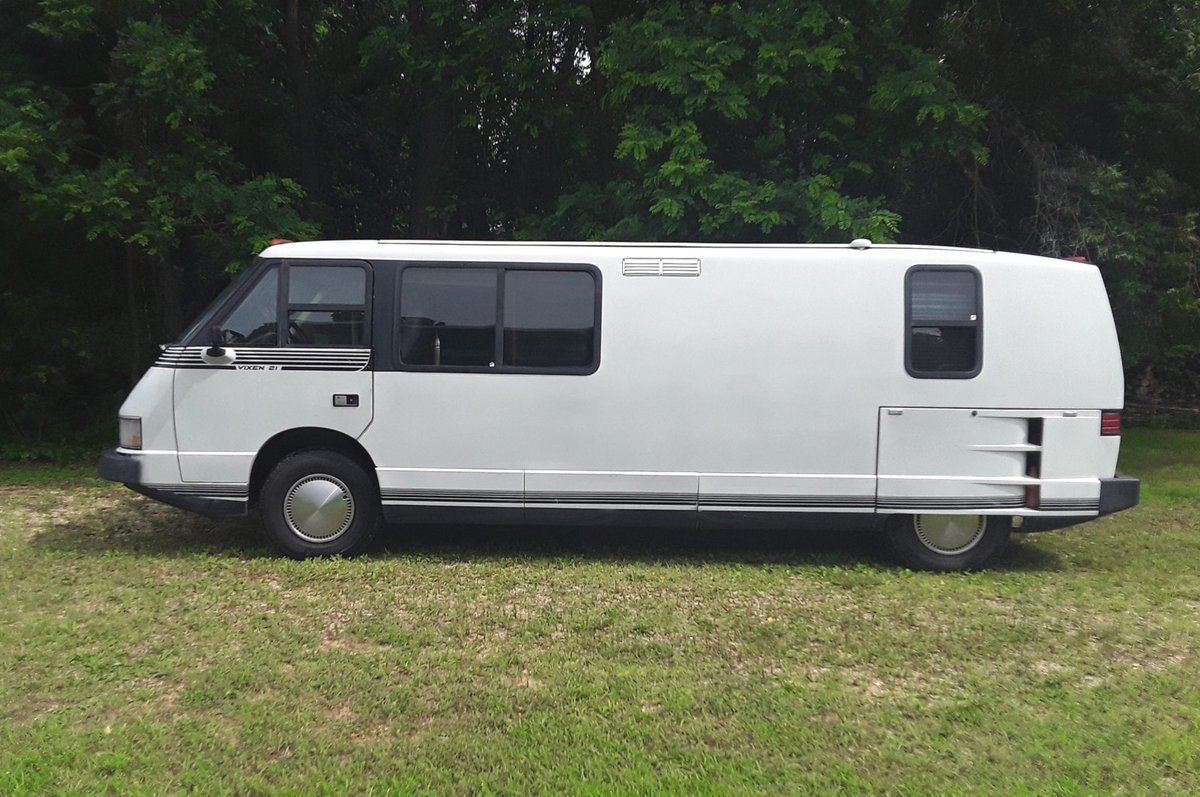 Esta #autocaravana lleva motor BMW de los de antes y consume 4,8L sin hibridación, pero es casi imposible conseguir una...
diariomotor.com/noticia/bmw-vi…