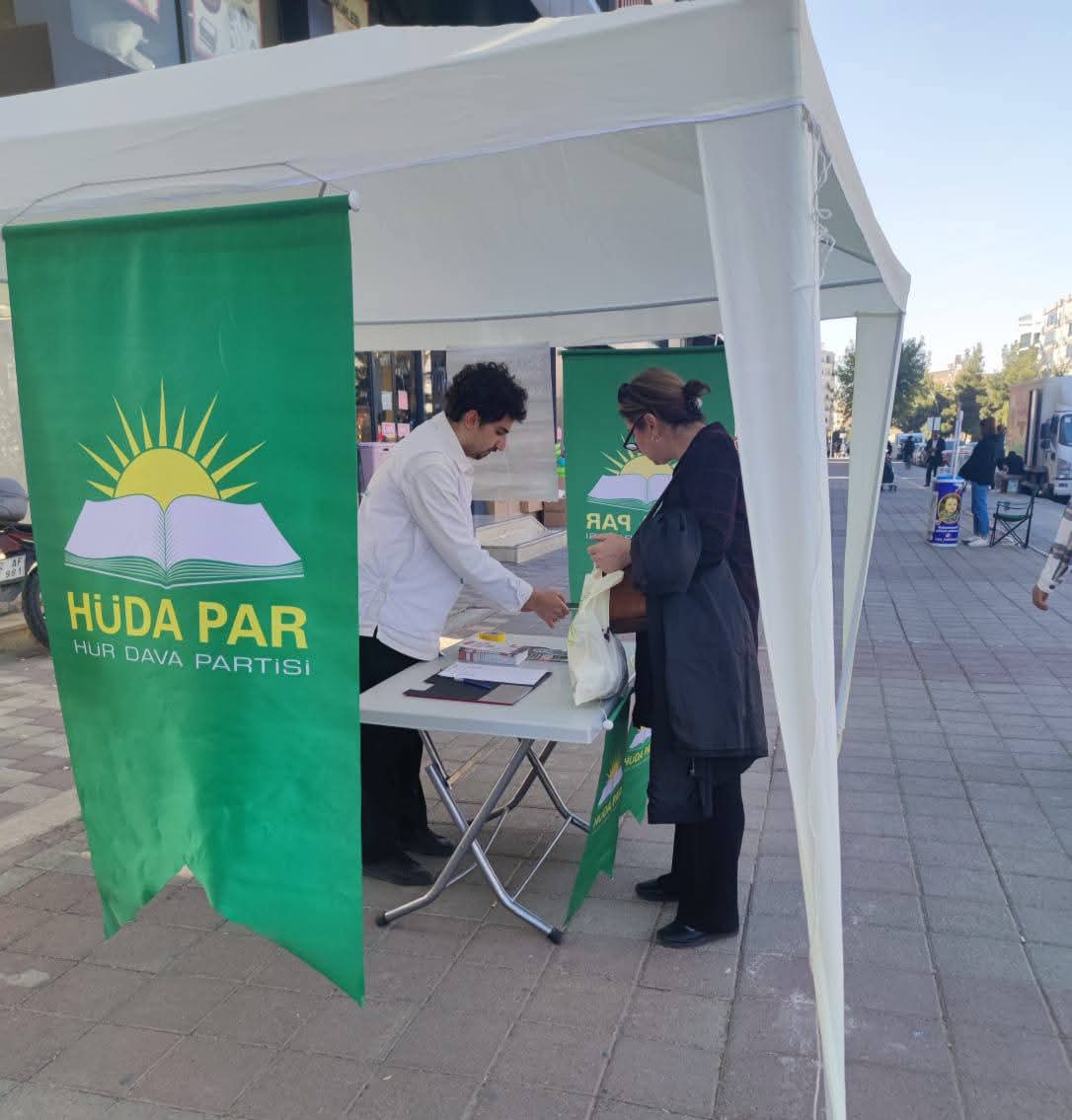 HÜDA PAR Midyat İlçe Başkanlığımız tarafından düzenlenen “Ülkemde Siyonist İstemiyorum” temalı imza kampanyası kapsamında kurulan standımız yoğun ilgiyle tamamlandı.

Duyarlılık gösterip destek veren tüm halkımıza teşekkür ederiz.