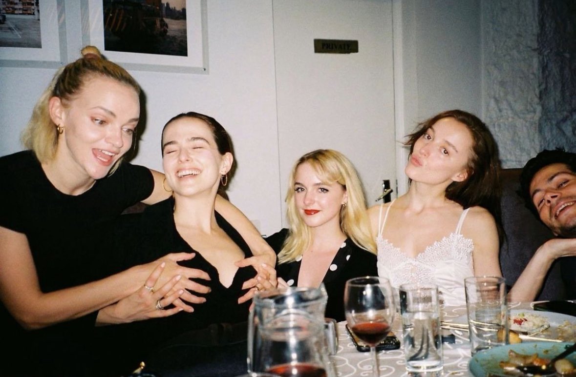 All about Phoebe Dynevor tweet media