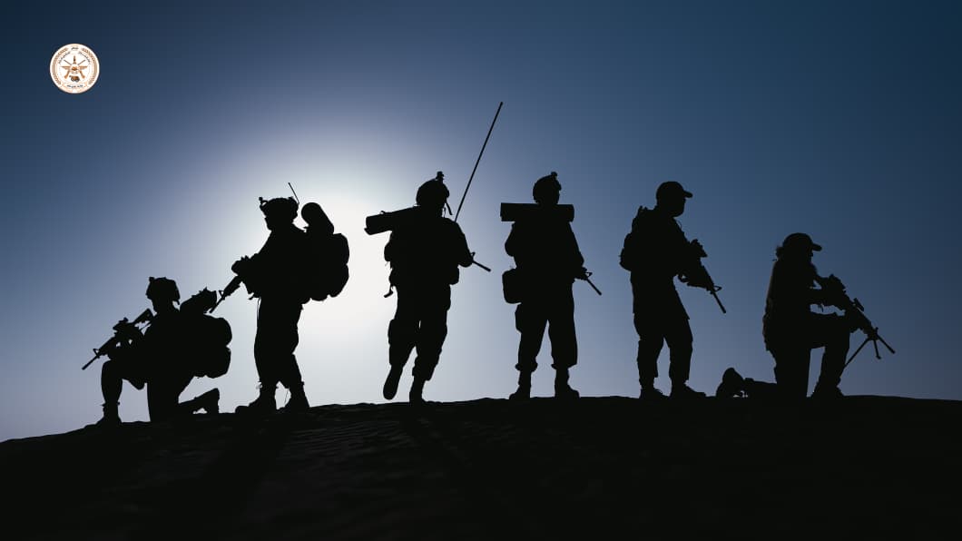 مصیبت کے وقت میں، ہر سپاہی کے لیے حوصلہ اور ایمان راستہ روشن کرتے ہیں۔
حوصله اور اللہ تعالیٰ پر ایمان ہر مسلمان سپاہی کا صفت ہونا چاہیے۔
#ملي_اسلامي_اردو