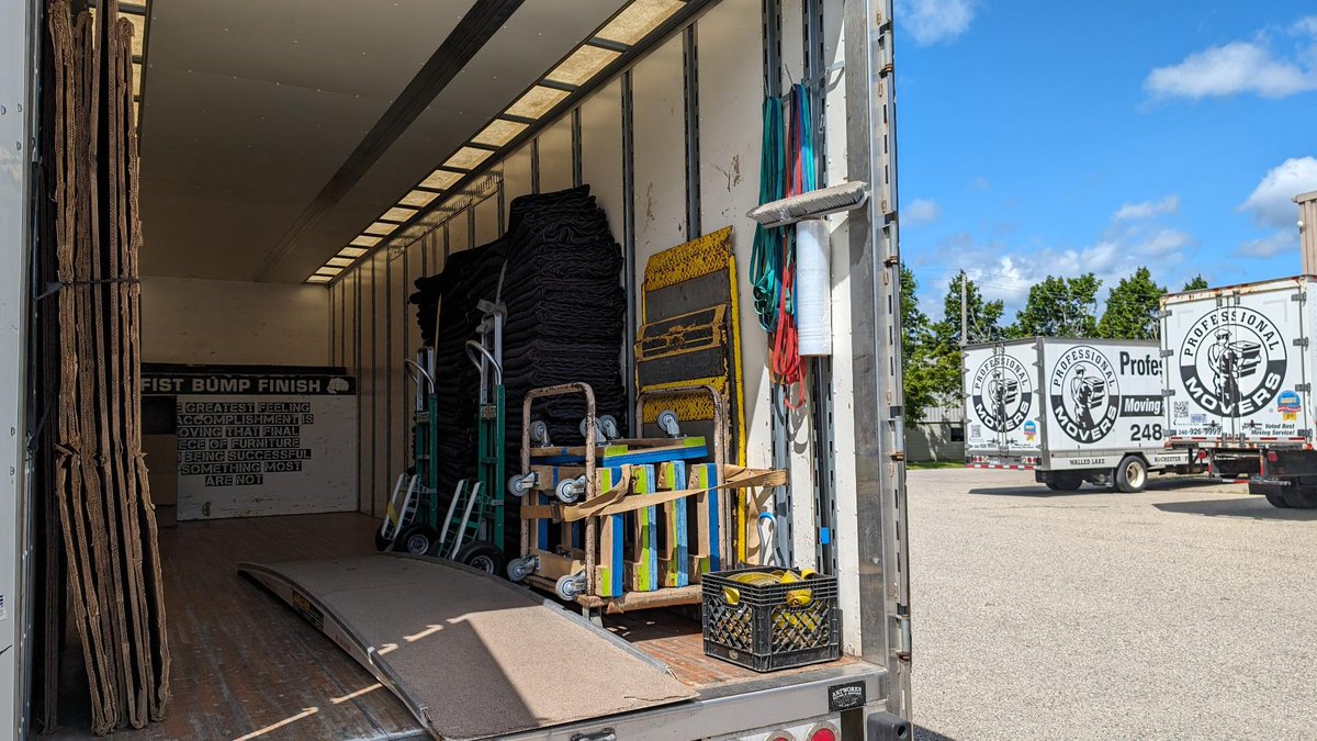 Professional Movers tweet media