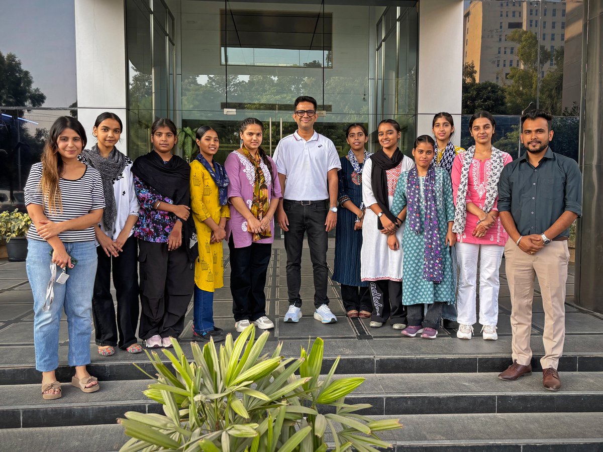 IntellinezSys's tweet image. 💙 A Day of Learning, Laughter &amp;amp; Empowerment!

@IntellinezSys hosted girl students from #JyotiSarupNGO for a @meratutorai workshop – sharing updates, gathering feedback &amp;amp; inspiring future innovators. ✨

#MeraTutorAI #IntellinezSystems #CSR #GirlsInTech #JyotiSarup