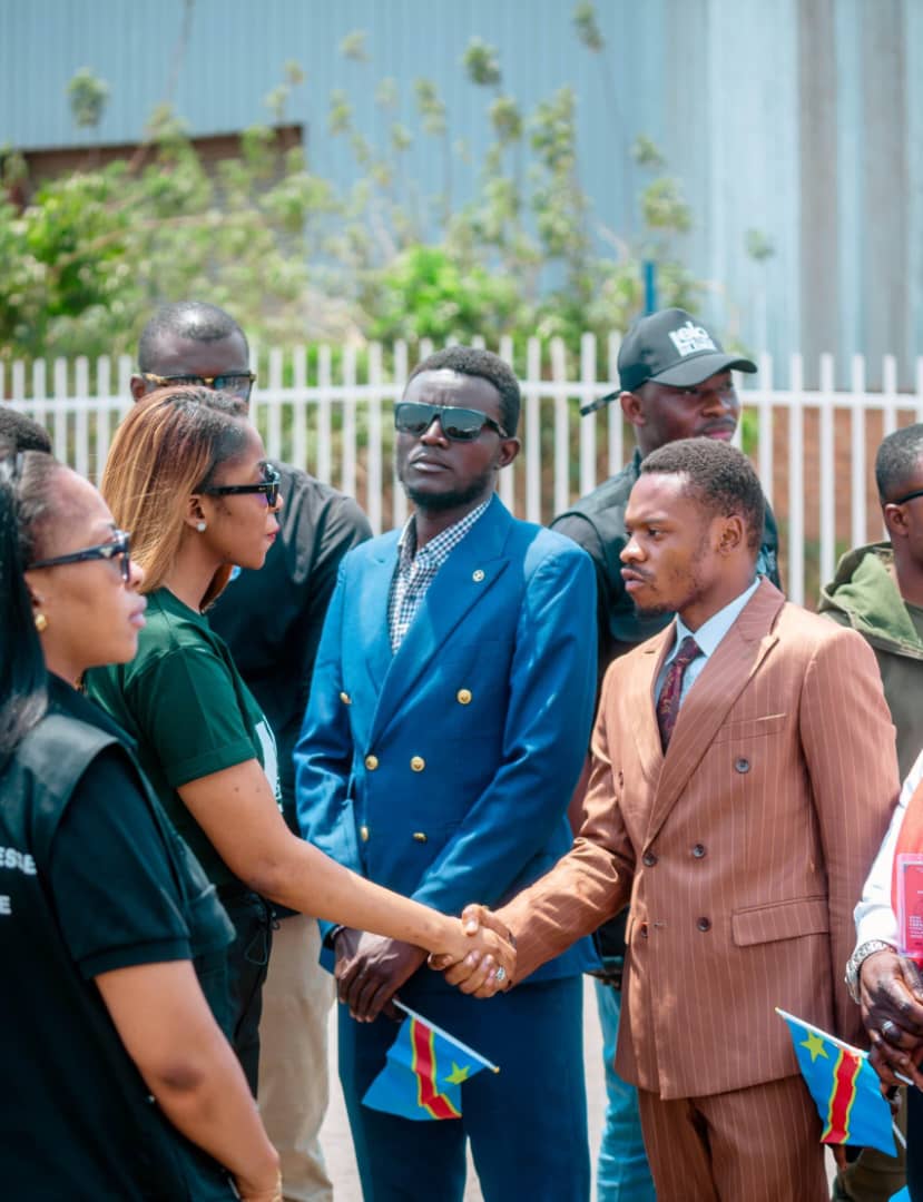 La jeunesse congolaise vous fait confiance ! 
Lumumba a dit : nous montrerons au monde ce que peuvent faire les Noirs quand ils travaillent dans la liberté et l'unité. Aujourd'hui, c'est le monde qui attend de voir ce que peut faire la jeunesse
Nous croyons en votre capacité