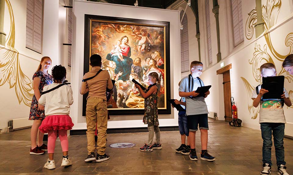 zuid_holland's tweet image. Bij jij werkzaam of #vrijwilliger in een van onze Zuid-Hollandse #musea en wil je  graag meer kinderen/jongeren op bezoek krijgen? Doe aan #educatie en biedt ze een onvergetelijke ervaring. Volg de gratis #cursus bij Erfgoedhuis Z-H op 17 nov.👉 bit.ly/3WxECoD