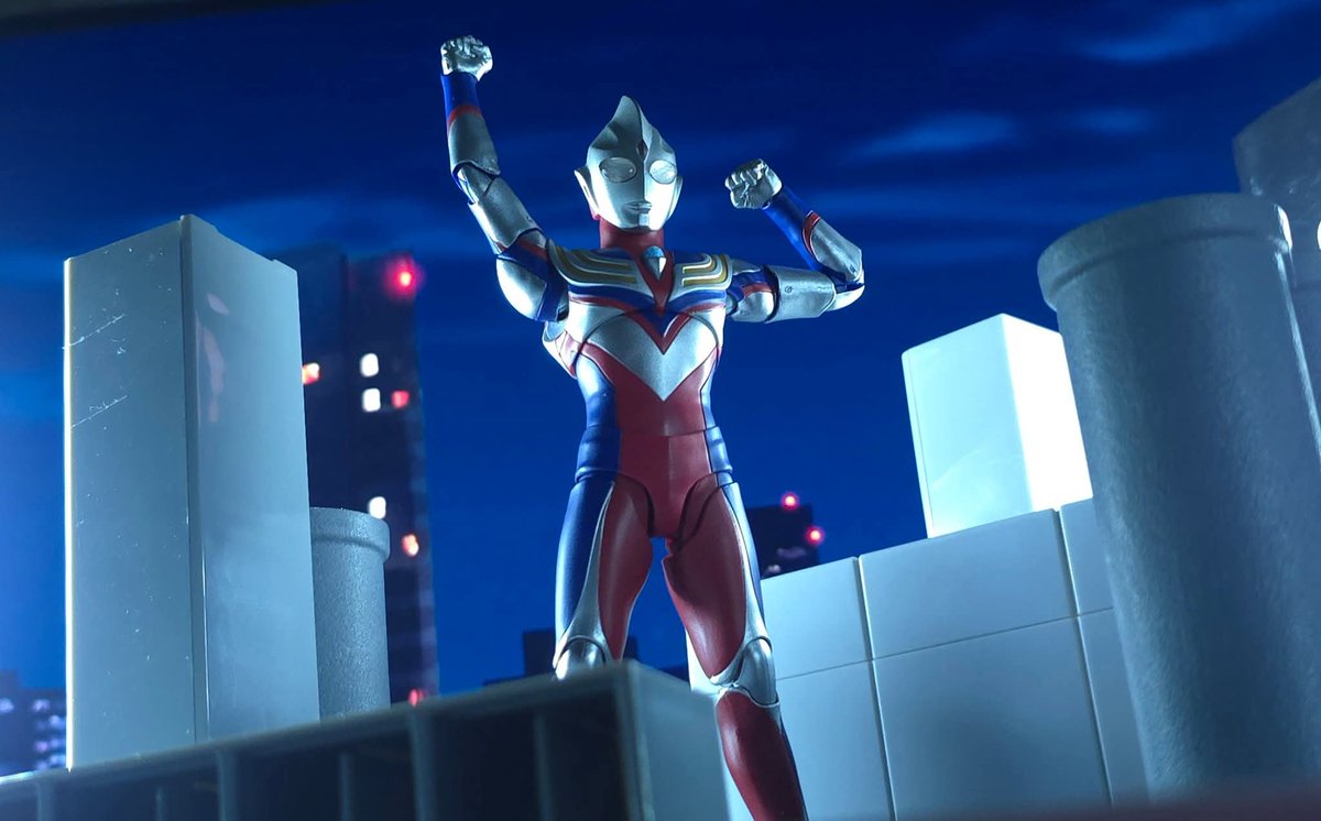 Andy_SpeedWagon's tweet photo. #オモ写
#夜のフィギュア撮影会
#ウルトラマン #ウルトラマンティガ
#真骨彫製法 https://t.co/jCYPLIcOYP