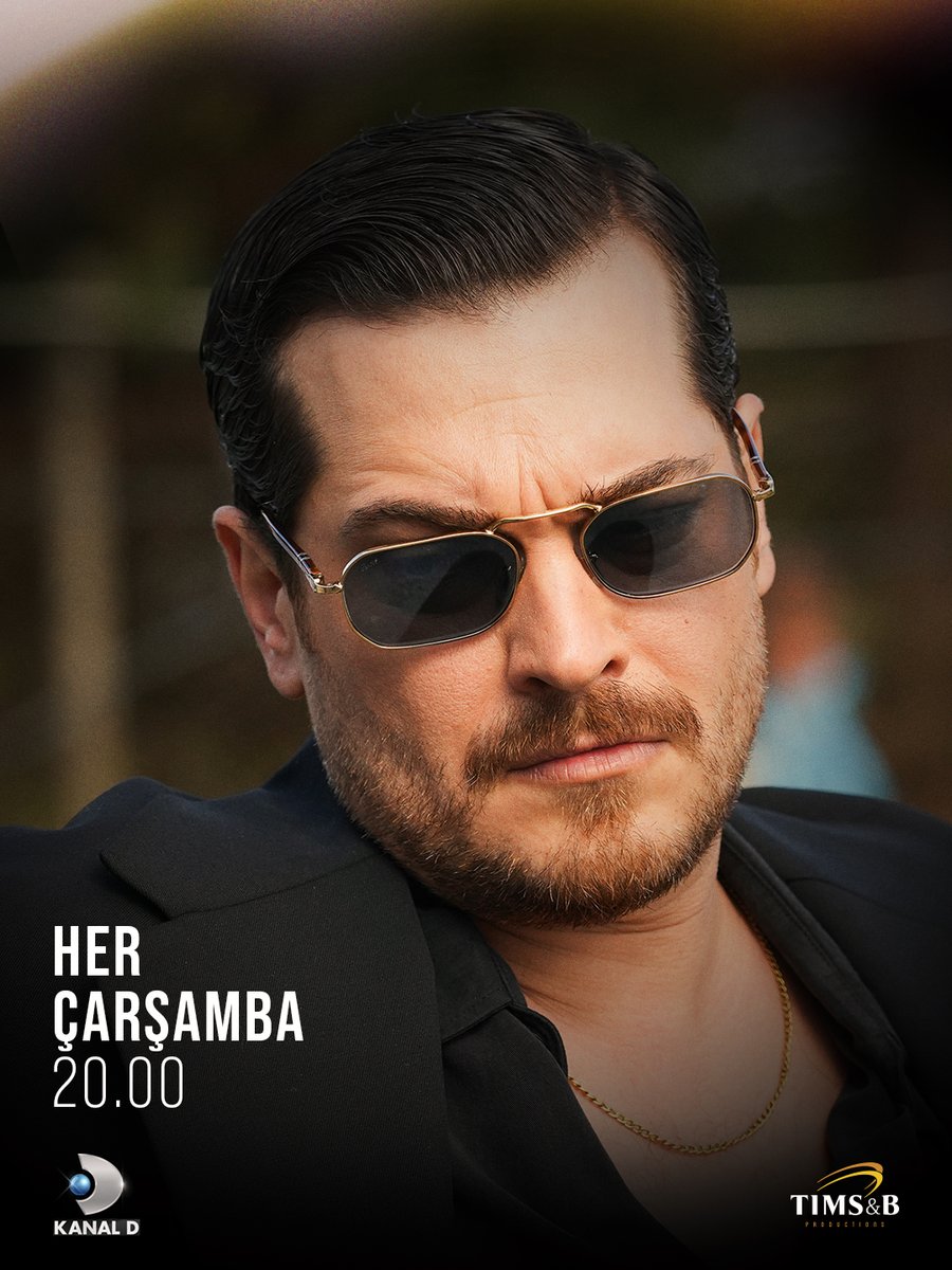 esrefruyadizitv's tweet photo. Eşi benzeri olmayan bir aura! Baya iyi değil miyiz? ❤️‍🔥🕶️ #EşSan

#EşrefRüya yeni bölüm��yle çarşamba 20.00’de #KanalD’de, tv yayınından hemen sonra ise Amazon Prime’da sizlerle.

@kanald @timsandb https://t.co/ZPma5GAG2i