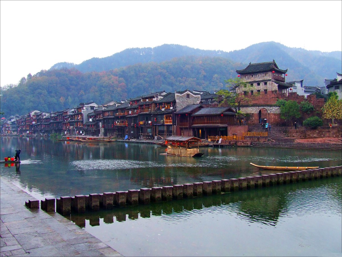 ChinaExpedition's tweet image. The Authentic Fenghuang 🏮
Morning: Market with locals
Afternoon: Craft workshops
Evening: Family dinners
Night: Lantern-lit alleys
Stay: Historic guesthouses
Live the true river town life!
chinaexpeditiontours.com
#AuthenticExperience #CulturalTravel #FenghuangLife