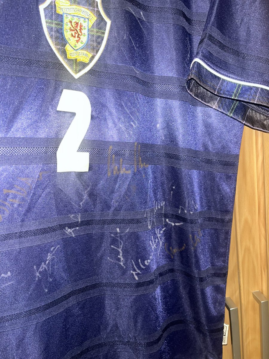 Scotland 🏴󠁧󠁢󠁳󠁣󠁴󠁿 home 1998/00 match issue signed