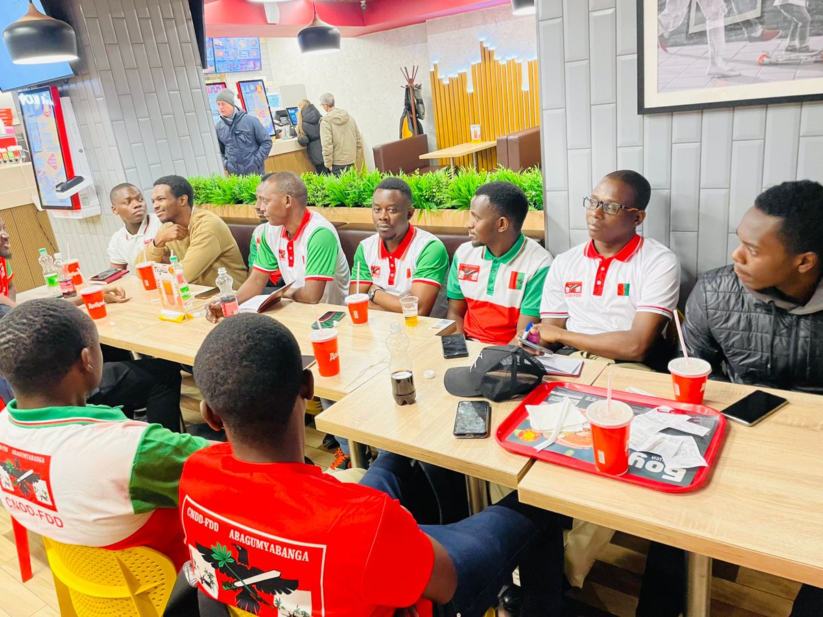 1/2 À Voronej, les Bagumyabanga, sous la conduite de #JeanClaude Nemeyimana, se sont réunis pour faire le point sur leurs actions et planifier les projets à venir. Symbole de force et d’unité, l’Aigle continue de rassembler et d’inspirer tous les membres du Parti.
