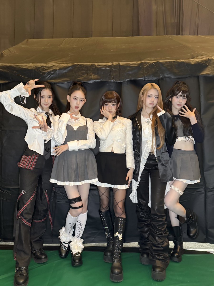 We_KiiiKiii's tweet photo. [📸]
251103 #MUSICEXPOLIVE2025

꿈의 공간, 도쿄돔에서의 공연✨
일본 티키들! 우리 더 자주보자🤗

#KiiiKiii #키키 https://t.co/q2ETv58ATs