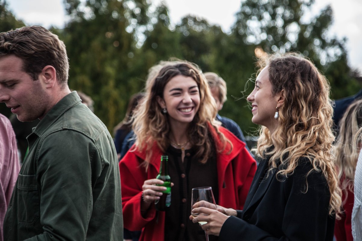 Edge_Workspaces's tweet image. 🚨 30% OFF if you book NOW! 🚨
Have you already organised your company Christmas party? 
Promotional packages available now in Berlin, Hamburg and Amsterdam.

Check the details in the last slide!
#EDGEWorkspaces #WhereWellbeingWorks #ChristmasParty