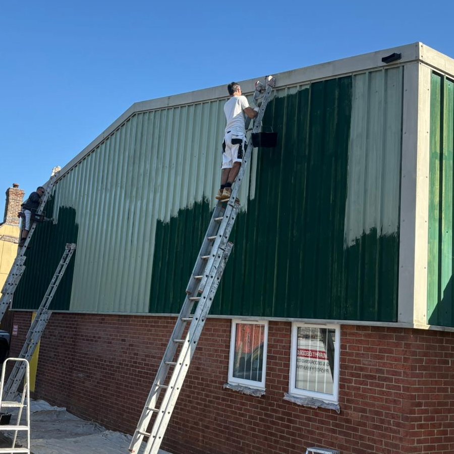 braditepaints's tweet image. One Can was the first choice for R J Murphy Decorators Ltd to refresh and weatherproof half a dozen warehouse buildings in Bere Regis.

Click the link below to read more about this exterior transformation: One Can protects a warehouse exterior | Bradite