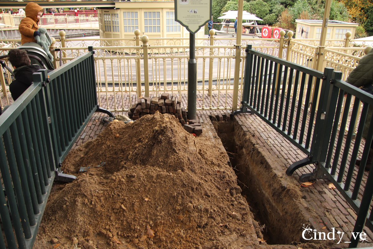 cindy_ve's tweet image. Graafwerkzaamheden zowel bij de #Pagode als de #Gondoletta #Efteling