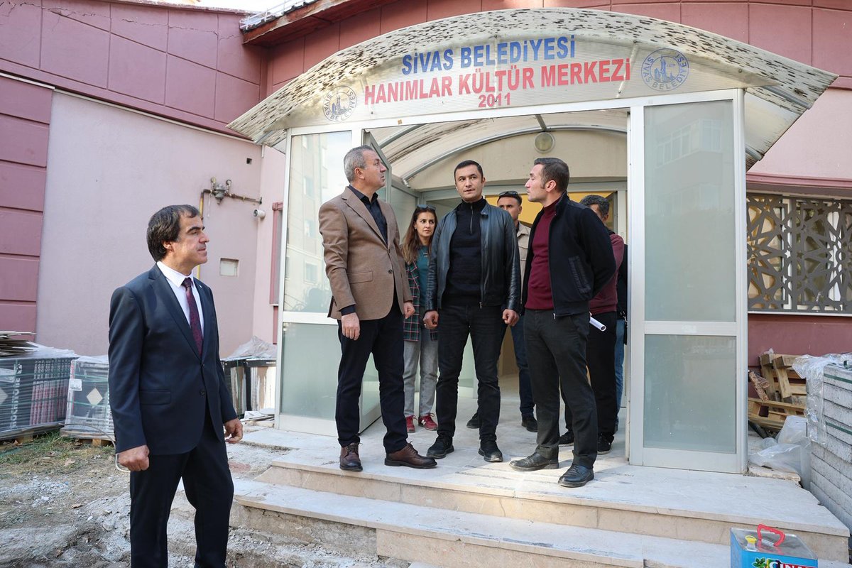 sivasbeltr's tweet photo. Yenişehir Hanımlar Kültür Merkezi'nde tadilat çalışmaları sürüyor. 🔨👷

Yenişehir Mahallesi’nde uzun süredir atıl durumda bulunan Belediyemize ait Hanımlar Kültür Merkezi binasında tadilat çalışmaları tüm hızıyla devam ediyor.

Çalışmaları yerinde inceleyerek bilgi alan Başkanımız Dr. Adem Uzun, binanın yeniden hizmete kazandırılmasının önemine vurgu yaparak "Kamu kaynaklarını verimli şekilde değerlendiriyor, atıl durumdaki alanları yeniden halkımızın hizmetine sunuyoruz. Tadilatın ardından binamız, mahallenin sosyal ve kültürel hayatına değer katan önemli bir buluşma noktası olacak" dedi.