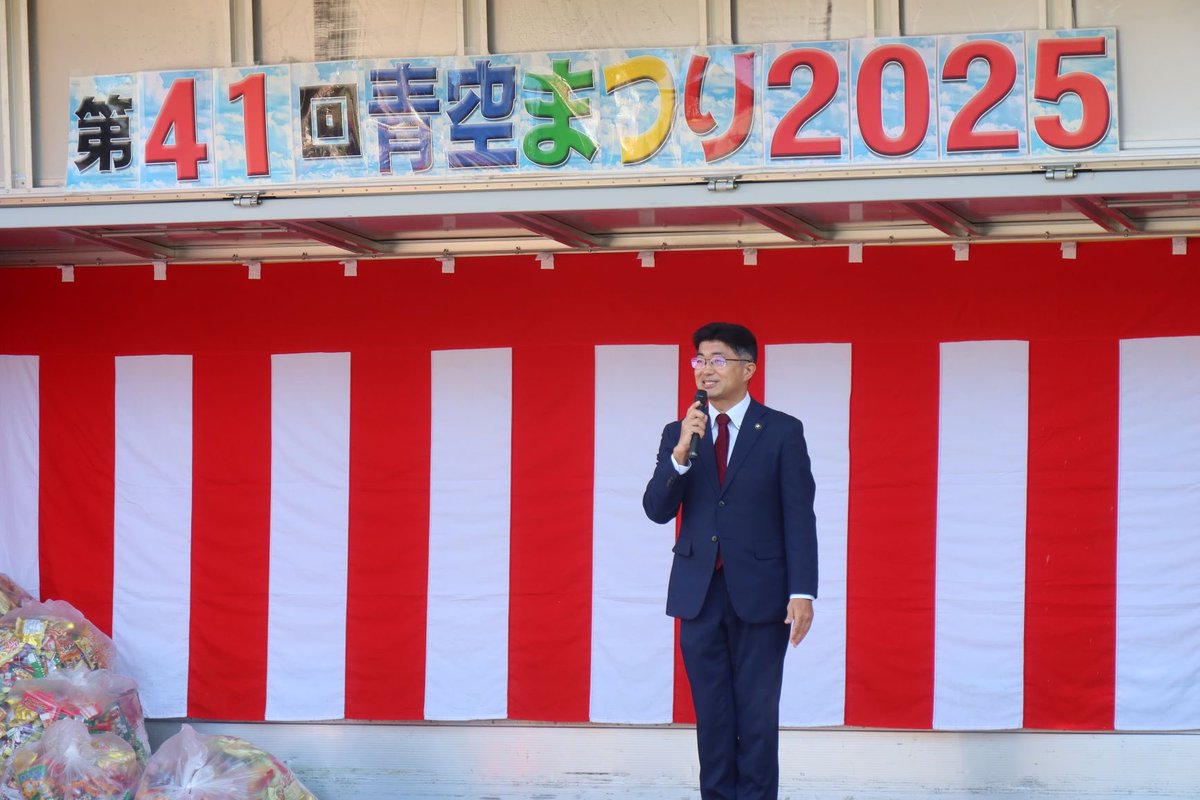 長年続けている「絵本の読み語り」を、今年も新松戸チャリティーフリーマーケットで行わせていただきました。
笑いもあり、少し考えさせられるところもあり、楽しんでもらえたのではないかと思います。