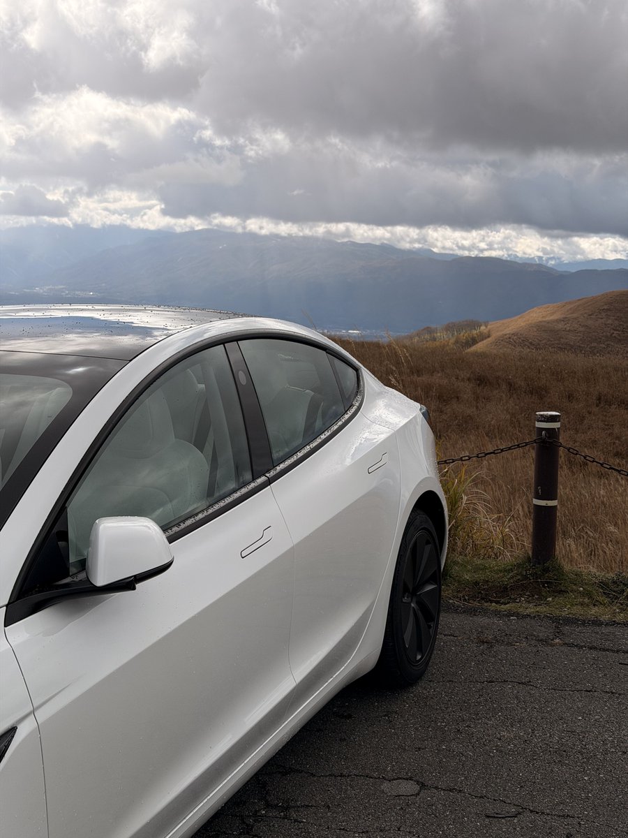 _333drive's tweet image. ビーナスライン走ってきました！

テスラを見かけたら手を振りたかったのですが、遭遇しませんでした😥

マツダのロードスターがたくさんいて可愛かったです🚗
オープンにできるの羨ましい...
 
#テスラ #Model3