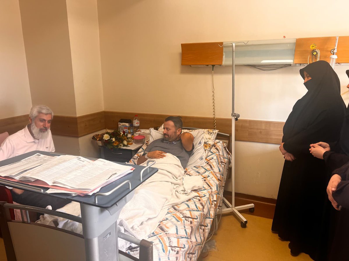 Allah hocamızdan <a href="/alparslankuytul/">Alparslan Kuytul</a> ve <a href="/izzet_das/">İzzet Daş</a> kardeşimden razı olsun.

Abimin hastalığını duyduğu günden beri her gün halini hatırını sordu. 

Furkan hareketi gönüllüsü kardeşlerim abime defalarca ameliyat öncesi ve sonrası kan verdiler. 

Bugün de hastaneye geldi hocamız…