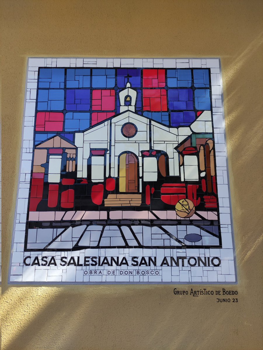 SanLorenzoEng's tweet image. The foot on the ball belongs to Father Lorenzo Massa, who let youngsters play football in the grounds of his church after a boy was nearly killed by road traffic.

The boys formed San Lorenzo. In a few decades, they went from a church garden to the biggest stadium in Argentina.