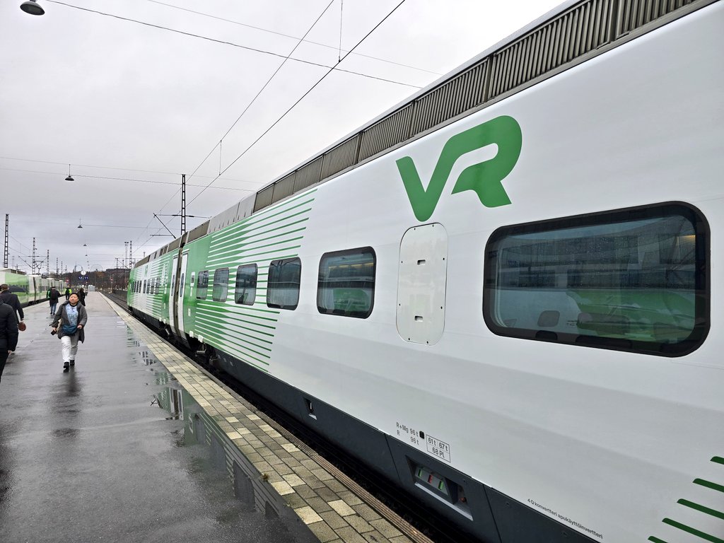 nonstopeurotrip's tweet image. Today I'm in #Finland 🇫🇮 for the inaugural trip of the NEW @vrmatkalla 'Pendolino Plus' (the former Allegro units) from #Helsinki to #Turku 🚆 There's a platform party going on and I can't wait to get on board! 😎 #NonstopEurotrip