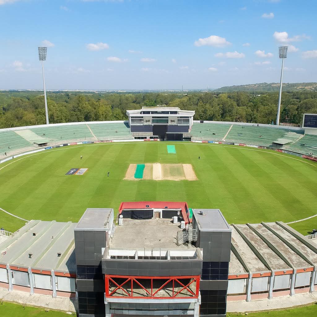 dilmilsingh's tweet image. International Cricket Returns to Faisalabad after 17 Years..

Being a 90s kid , still remember those iconic years of Indian and Pakistan Cricket (2004-2007) where Politics and Cricket used to stay away from each other...
Ms Dhoni scored 148 at this ground in 2006 😭🙌❤️
#IndvsPak