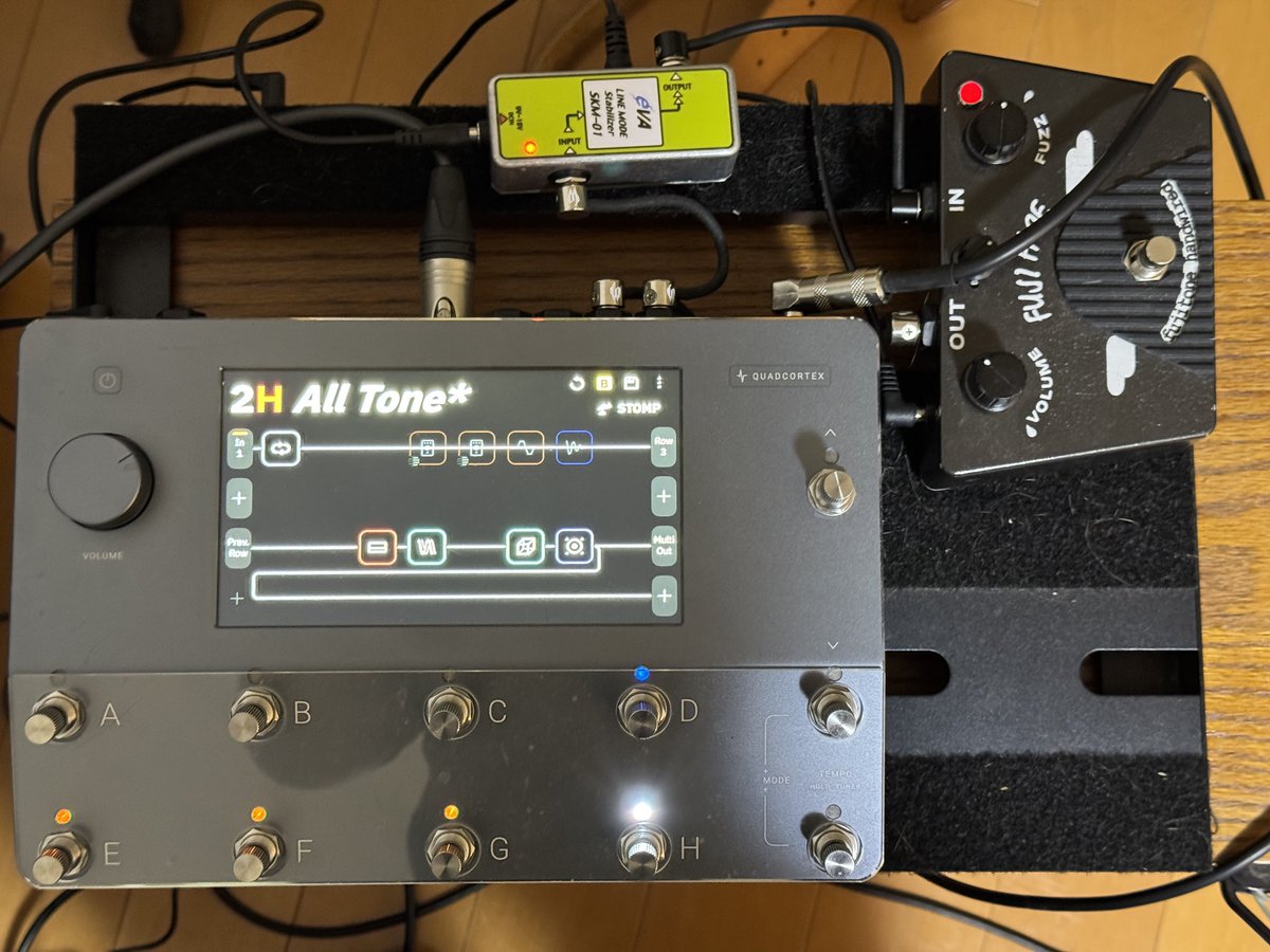 lovehendrix1974's tweet image. 今回宮地楽器ららぽーと立川立飛店の魔窟と呼ばれるエフェクターコーナーからMNGしたのはEVA電子(@EVA_EMIS )さんのSKM-01です。
FUZZ FACEでワウを使うためにの目的で作られたモノですが今回QCのエフェクトループにFUZZを入れる為に使います。…