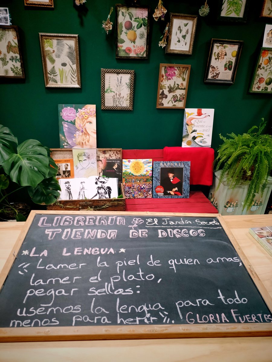 #PizarraLiteraria 🧡✨
#GloriaFuertes