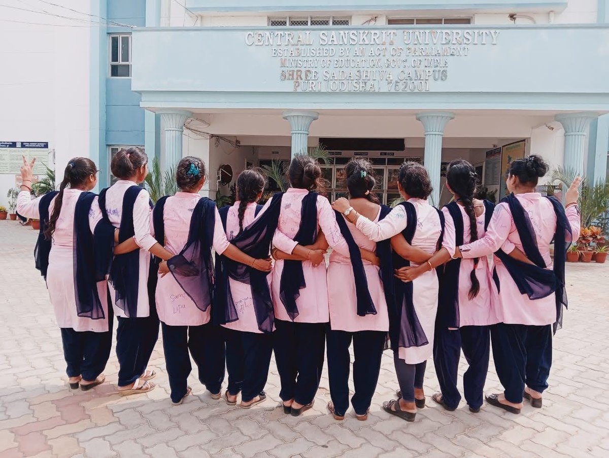 “Things may end, but memories will last forever.”
#missingmycollegedays